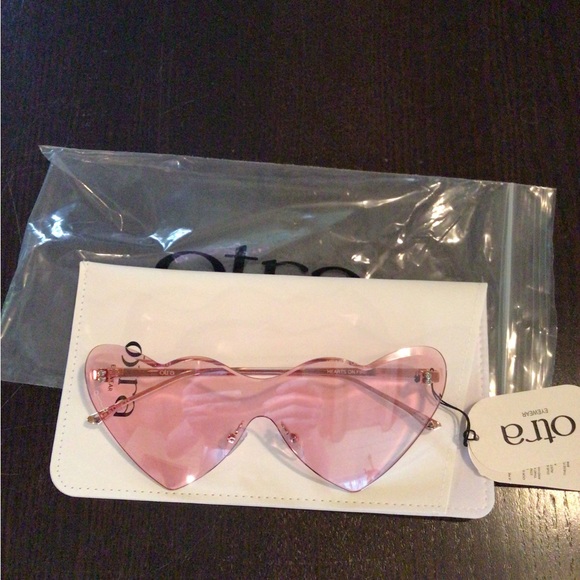 SALE ! Rare OTRA hearts on fire sunglasses 💕 - Picture 3 of 5